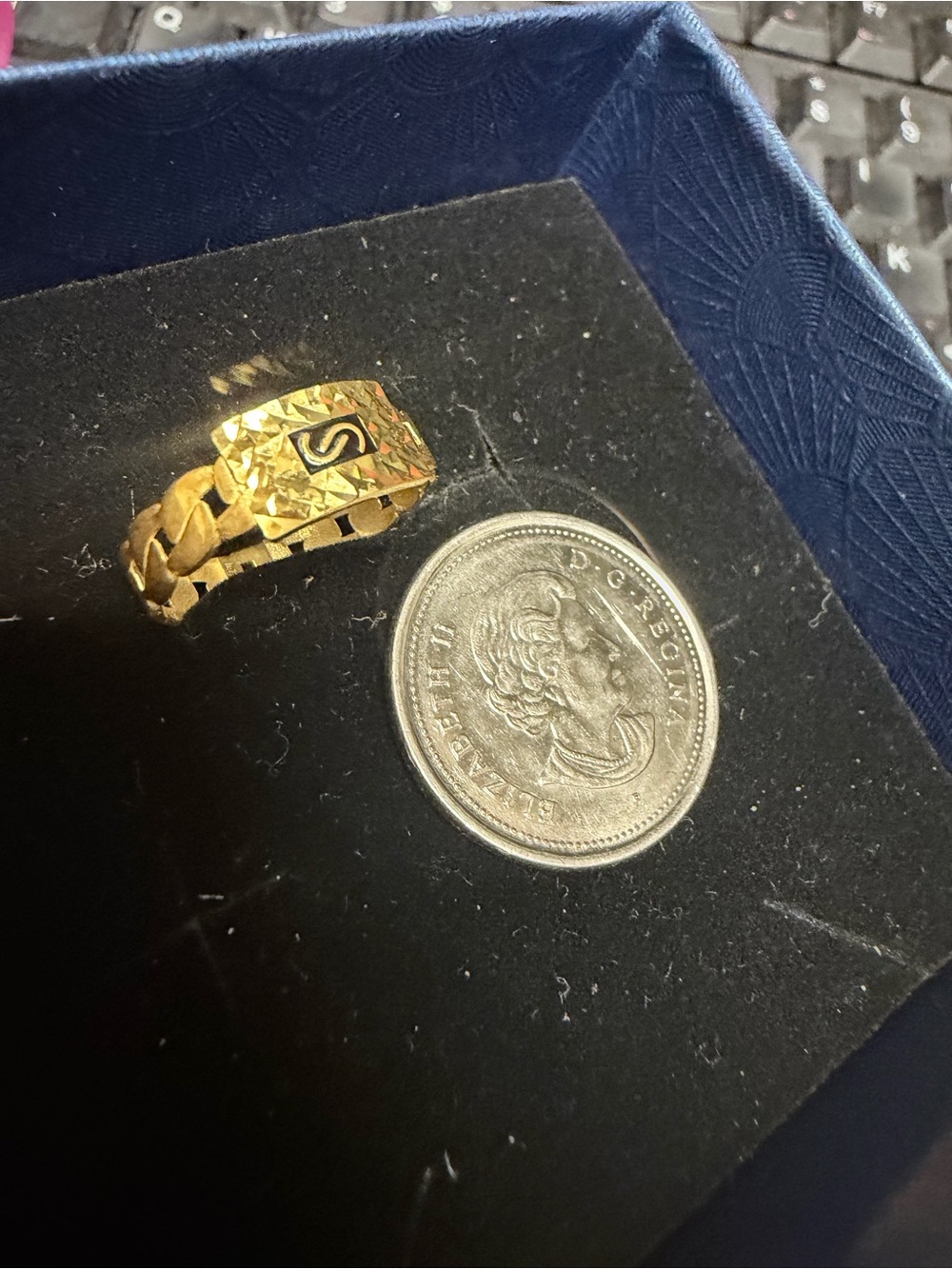18K Solid Gold Ring Size 7.0 Diamond cut design